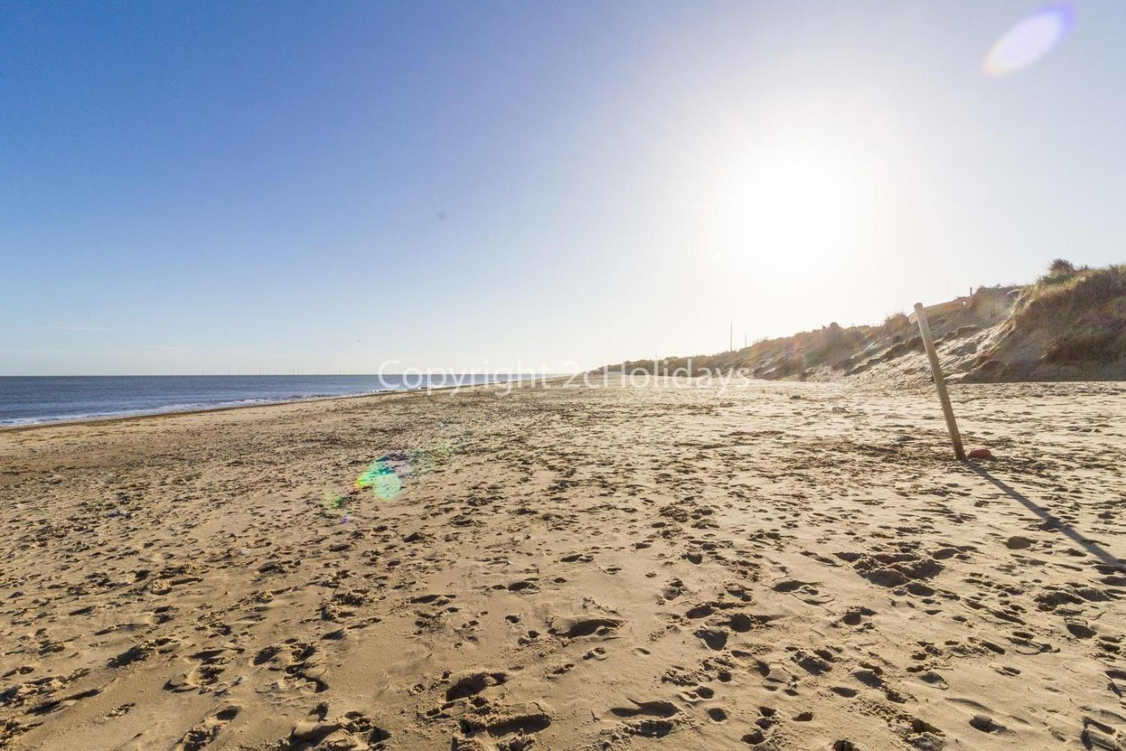 8 Berth Chalet To Hire At Bermuda Holiday Park Nearby Hemsby Beach Ref 18127B Exterior photo