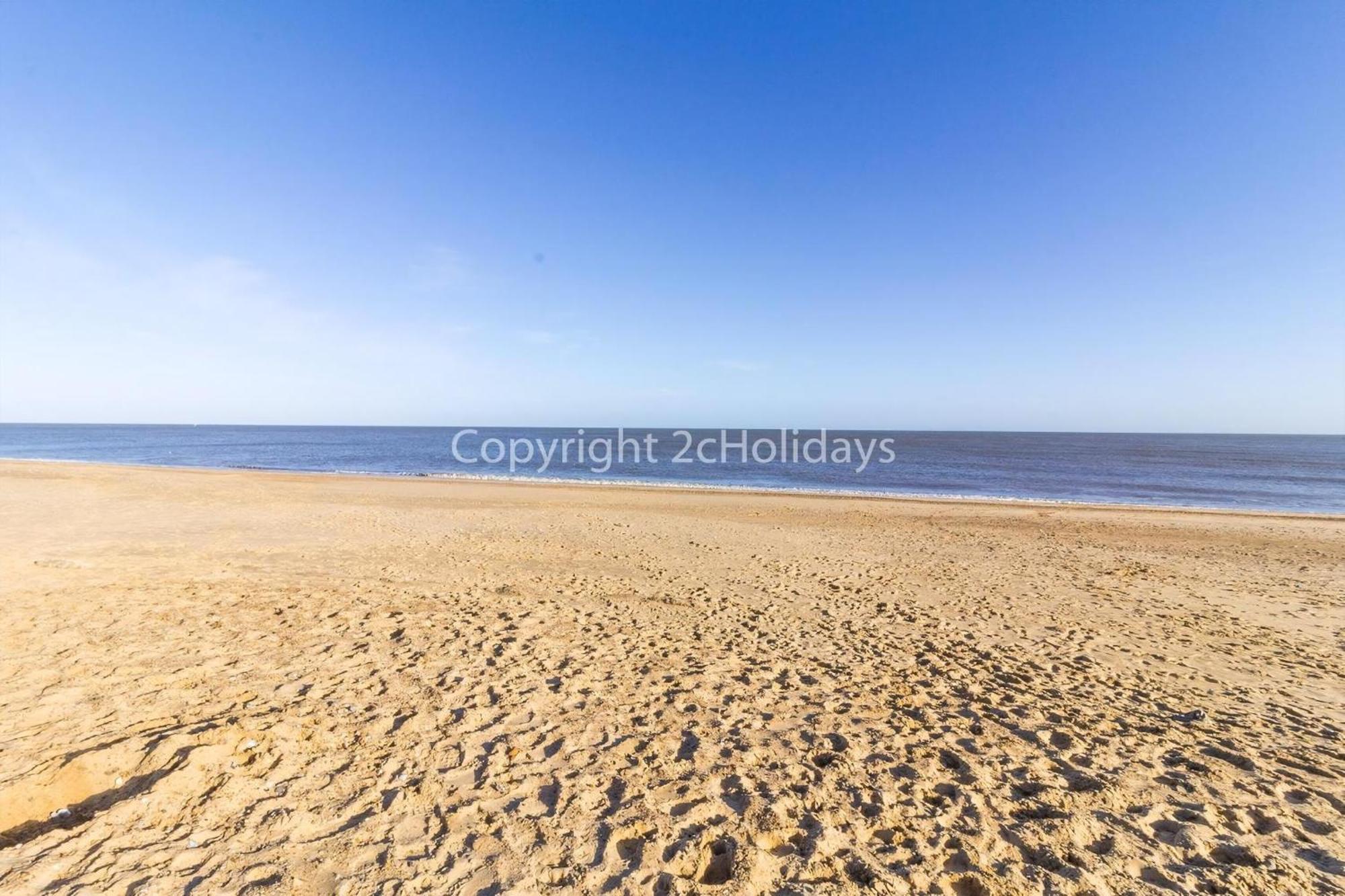 8 Berth Chalet To Hire At Bermuda Holiday Park Nearby Hemsby Beach Ref 18127B Exterior photo
