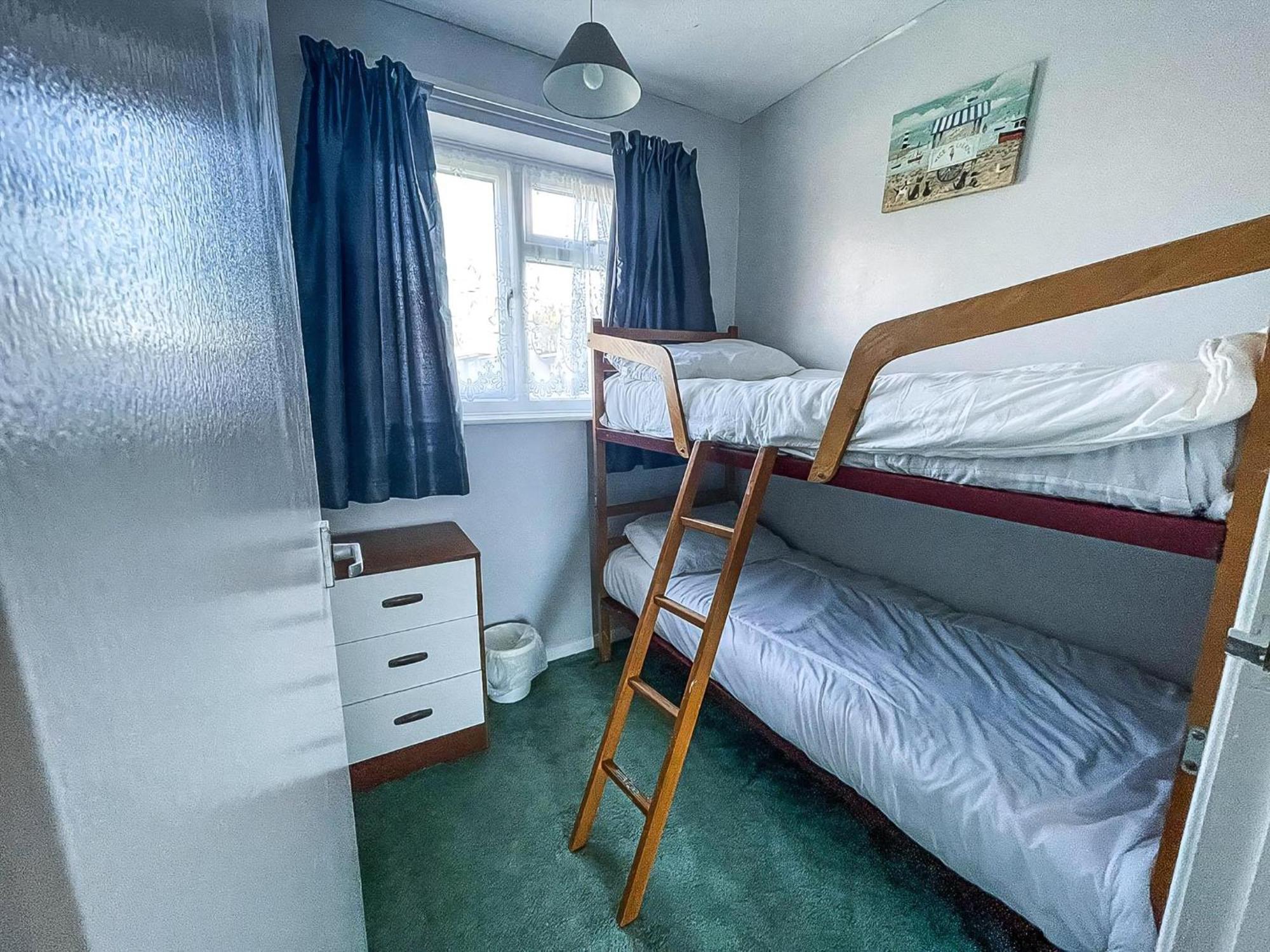 8 Berth Chalet To Hire At Bermuda Holiday Park Nearby Hemsby Beach Ref 18127B Exterior photo
